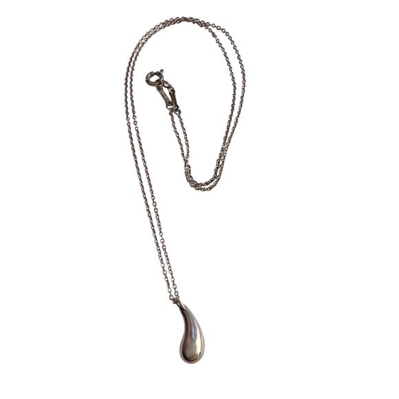 Tiffany and Co Elsa Peretti Teardrop Pendant Necklace in Sterling Silver - Picture 4 of 12